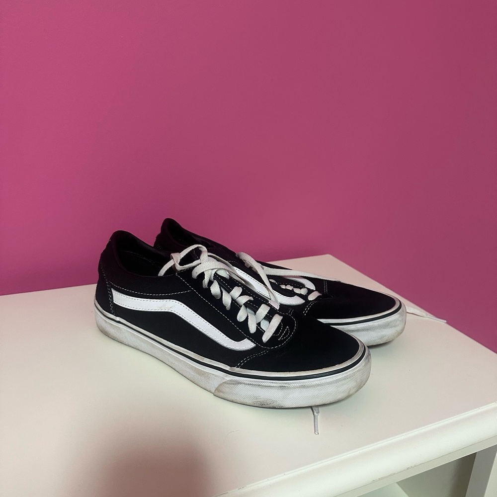 Vans Men's Classic Black and White Sneakers